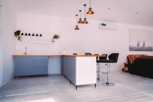 Kitchen, MountSun Stay Jabal Shams in Al Ḩayl