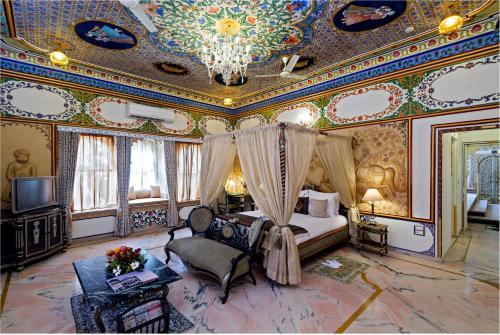 room detail thumbnail 0