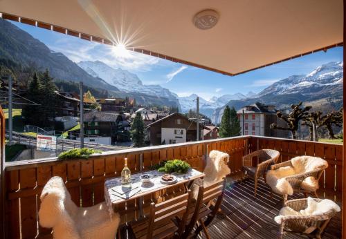 Apartment with Mountain View