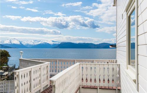 ทัศนียภาพภายนอกโรงแรม, 5 Bedroom Amazing Home In Strandebarm in สตรานเดบาร์ม