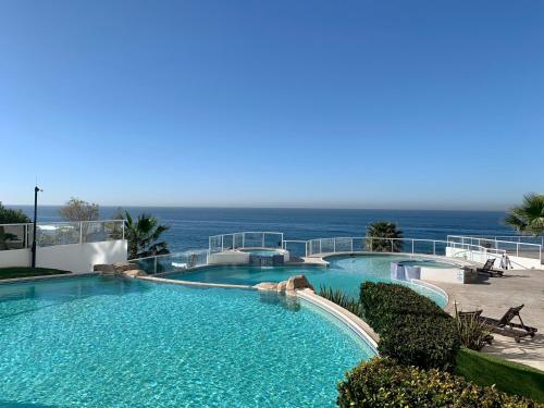 Beachfront 4 BR Penthouse - Pool Steps to Beach & Mins to Downtown