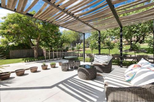 8 Guest, Netflix, Wifi and Gardens - Bunda House