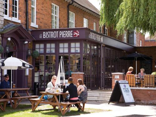 ห้องอาหาร, โรงแรมเดอะสวอน เนสต์ (The Swan Nest Hotel) in สแตรทฟอร์ด อัพพอน เอวอน