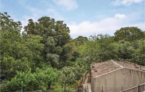 Nice home in Motta Camastra w/ 3 Bedrooms - image 2