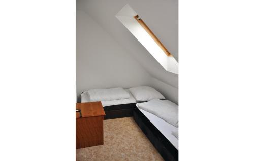 4 Bedroom Lovely Home In Fuhlendorf