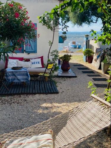 MAISON de PECHEUR LES PIEDS DANS L'EAU ET SON CABANON - Location saisonnière - Sète