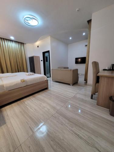 The Charis Hotel & Suites