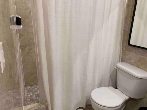 Oasis Stay NY, 2BR Cozy Home in a 2Family House, 18min from the City in Unionport, USA