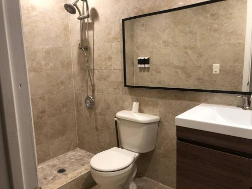 Oasis Stay NY, 2BR Cozy Home in a 2Family House, 18min from the City in Unionport, USA