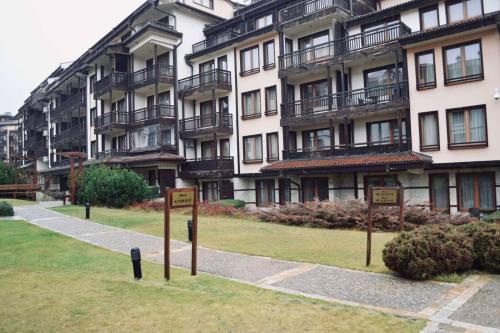 Elinor Apartment - Downtown, Банско (фото 2)
