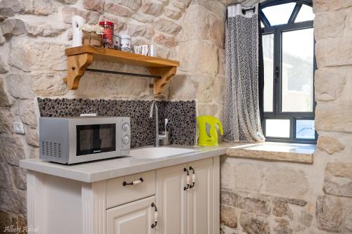 Küche, Heart Mansion Rashbi compound in Safed