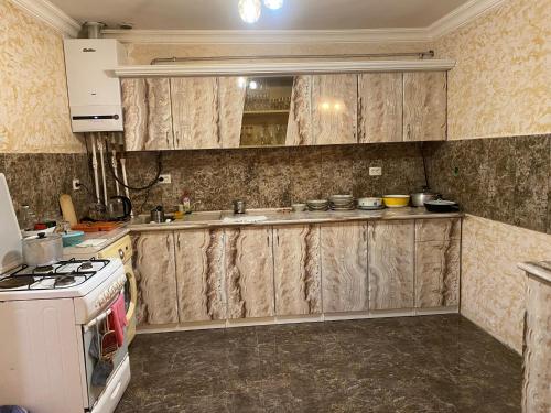 Konyha, Friend's House rooms near Airport in Malatia-Sebastia