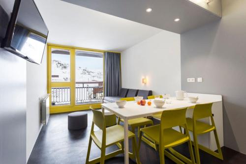 Apartment 1048 with balcony and mountain view