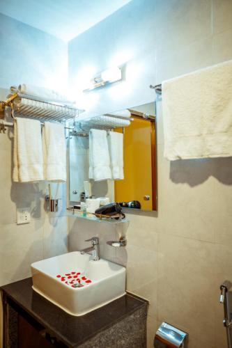 room detail thumbnail 2