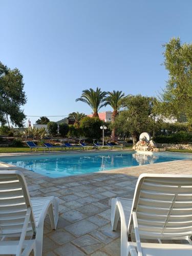 Swimming pool, Masseria Galleppa - Rooms, Pool and Relax in Macchia di Monte