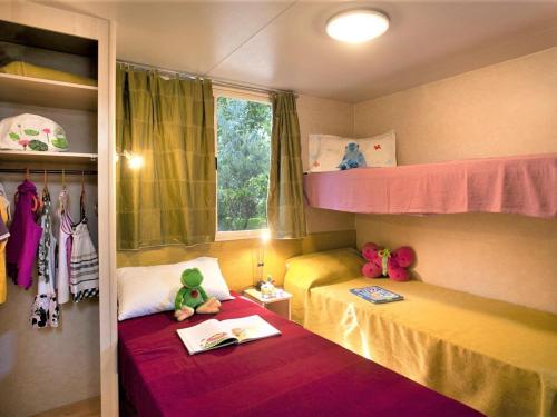  Beachfront mobile home in Cupra Marittima with terrace in Cupra Marittima