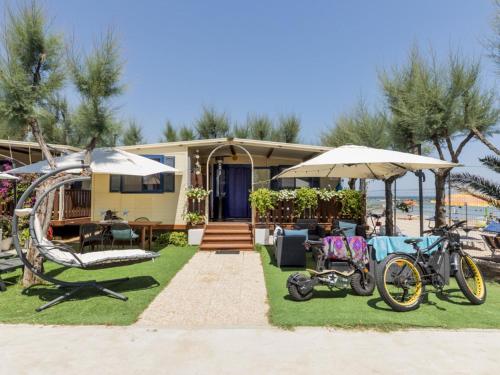  Pleasant holiday home in Cupra Marittima with garden, Unterkunft in Cupra Marittima