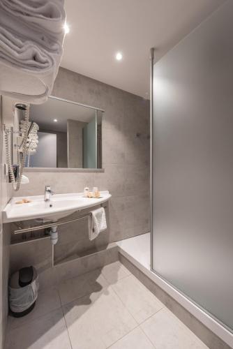 Executive Room with Private Terrace and Garden View