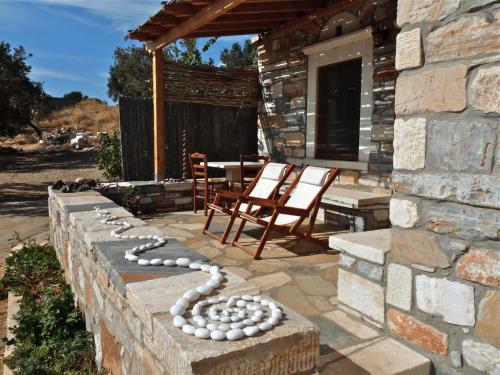 Traditional stone-built cottages Azalas