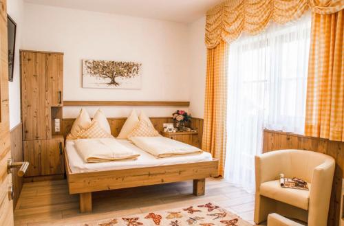 PEOPLE'S Hotel