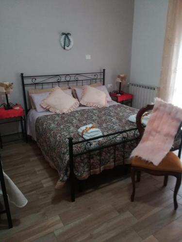 1 queen bed, 2 twin beds