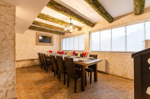 Ranger Chalet - image 11