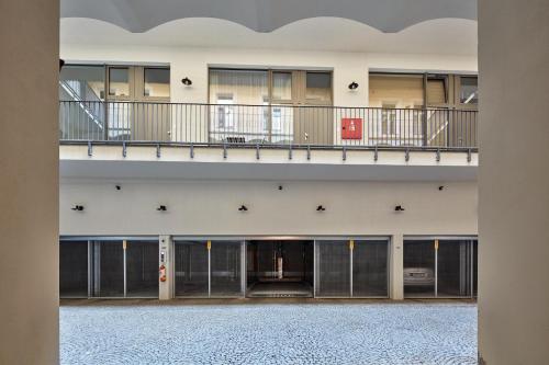 Prague Days - One-bedroom Apartment with Workspace by Vltava River in Smíchov - image 6