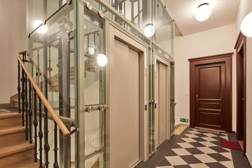 Prague Days - One-bedroom Apartment with Workspace by Vltava River in Smíchov - image 2