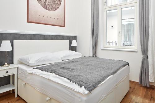 Prague Days - One-bedroom Apartment with Workspace by Vltava River in Smíchov - image 3