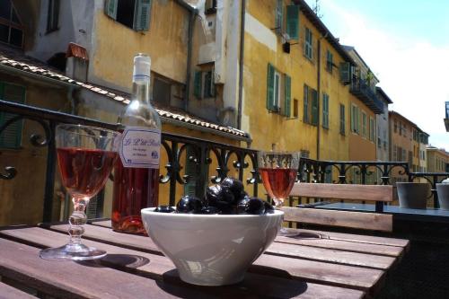 Homelivia, VIEUX NICE, appartement de charme, clim balcon, Nice (fotografie 10)