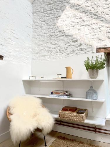 Facilities, Beautiful self-contained Cotswolds Barn in Yatton Keynell