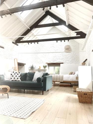 Facilities, Beautiful self-contained Cotswolds Barn in Yatton Keynell