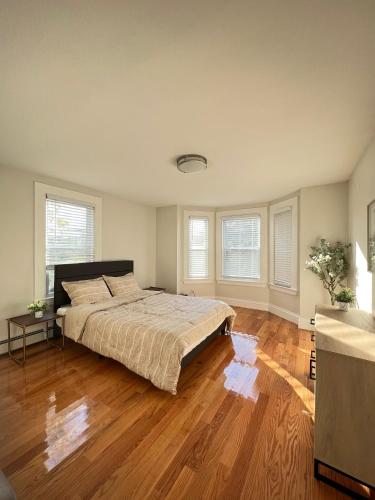 Modern 2-bedroom home closed to beaches & Downtown Boston in Quincy (MA)