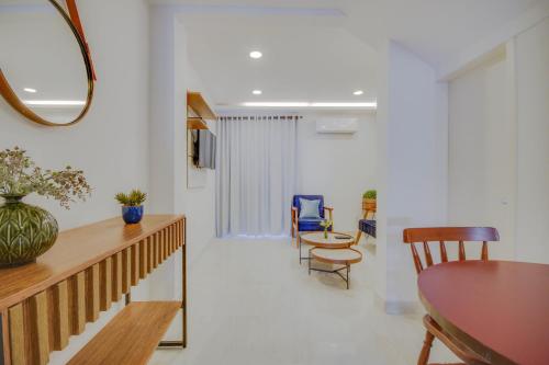 Shared lounge/TV area, Pousada Nanina de Geriba in Buzios
