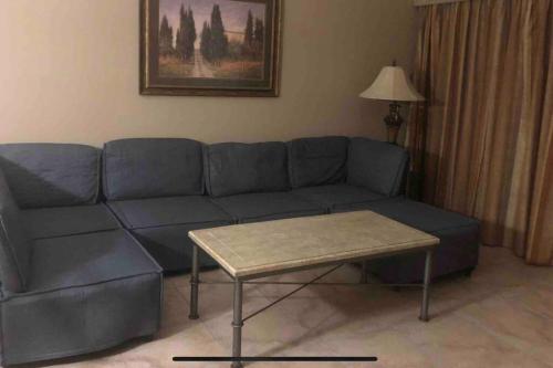 All furnished condo -than 10 min from major Parks! - image 8