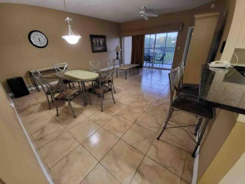 All furnished condo -than 10 min from major Parks! - image 6