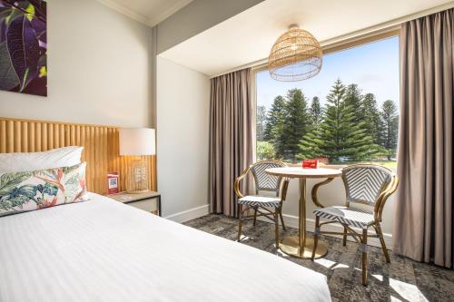 Nightcap at Hotel Victor