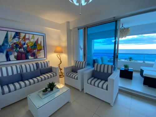 B&B Guayacanes - Beachfront Apt. W/3 beds Las Olas Juan Dolio - Bed and Breakfast Guayacanes