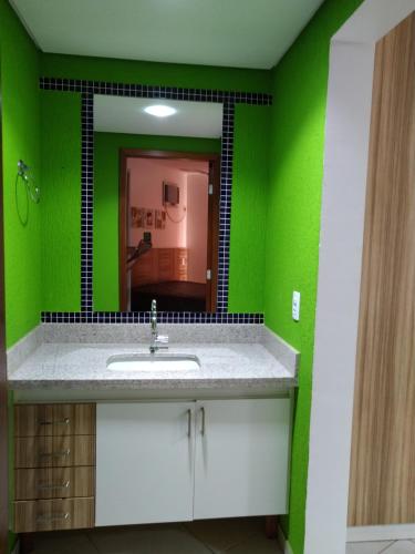 B101 AP com Cozinha, Churrasqueira privativa , e internet banda larga, na beira do Lago Corumbá (AP do LAGO, com Churrasqueira privativa , cozinha , internet no ap, rampa barco e jet, pesqueiro - B) in Res. Alto da Boa Vista