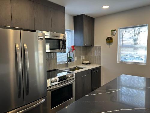 kuhinja, Modern Ranch near Knapp Center, Downtown in Drake Park