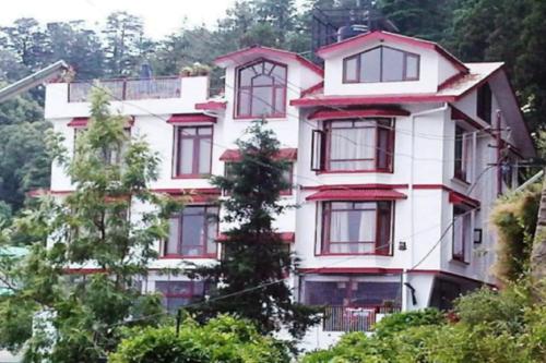 Goroomgo Marc Shimla Near Mall Road - Luxury Room - Excellent Service - Ample Parking - Best Hotel in Shimla