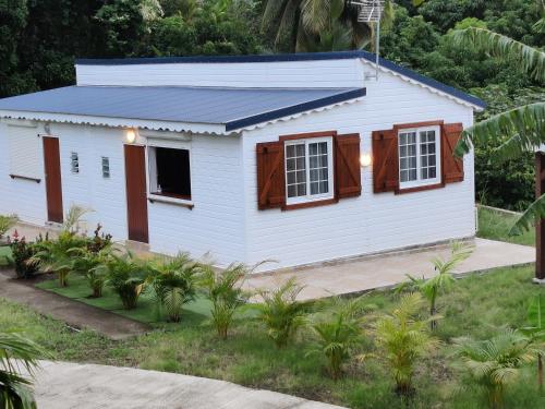 View, Keshy island colibri in Baillif
