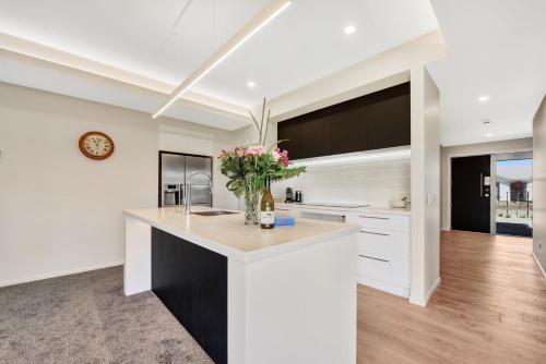 Kitchen, 39Carmine Five Star 4-bedroom Holiday Home in Nelson