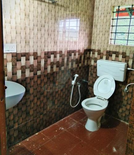 a bathroom with a toilet and a sink, coorg homes estate stay in Coorg