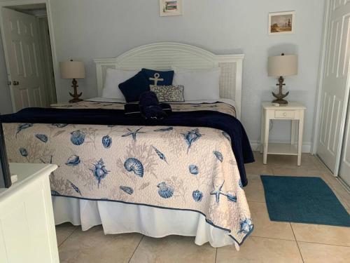 An Island Getaway at Palm Tree Villas - image 5