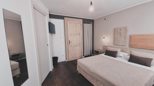Double Room image 4