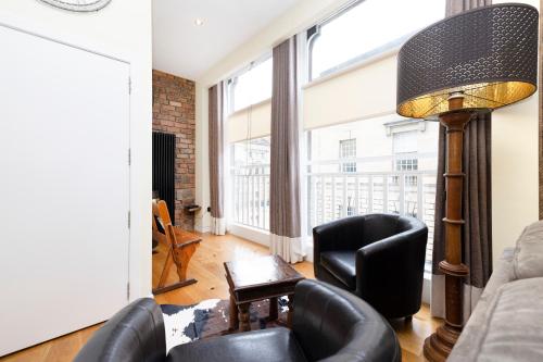 JOIVY 1 bed Flat in Old Town, next to St Giles Cathedral, Эдинбург (фото 9)