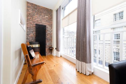 JOIVY 1 bed Flat in Old Town, next to St Giles Cathedral, Эдинбург (фото 10)