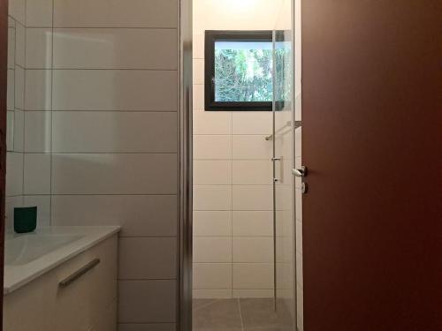 Bathroom, Le Roc de PezenasYourHostHelper in La Chamberte