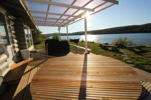 Beautiful riverside cottage with sauna